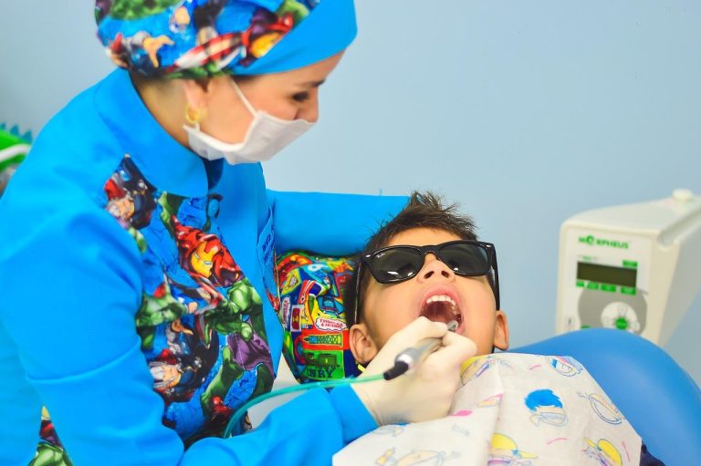 Home Illustratie over het belang van zelfzorg met aandacht voor hygiëne, rust en mentale gezondheid